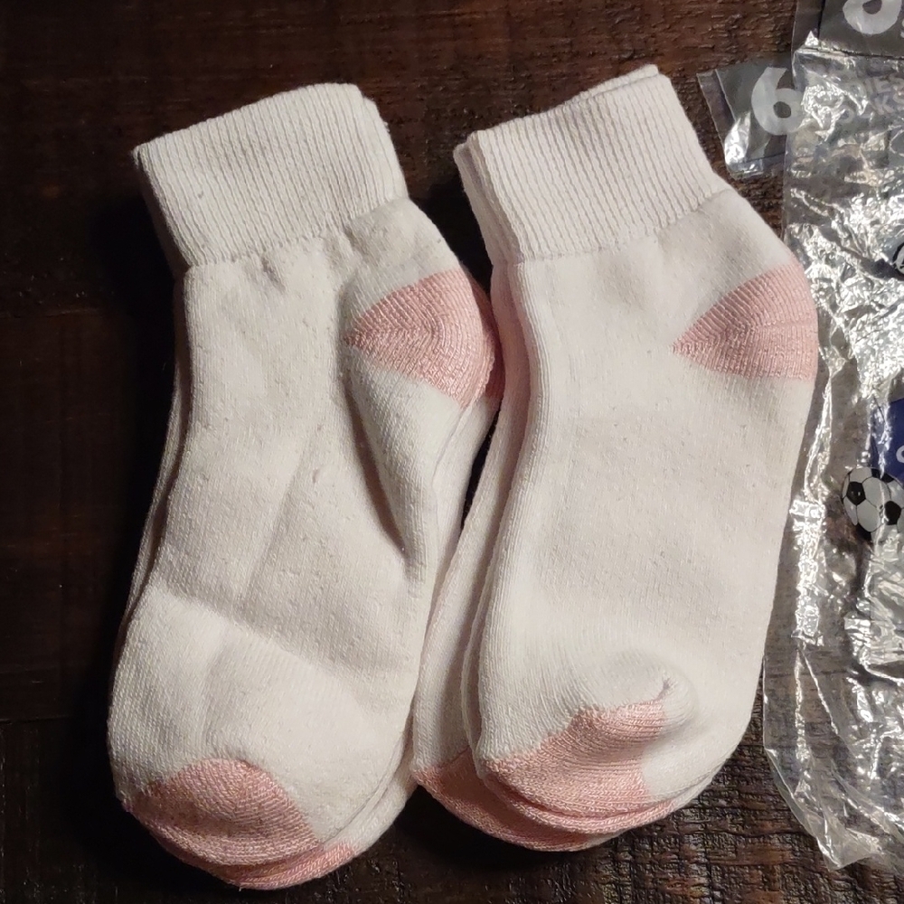 White and Pink Women's Socks, 4 New Pair - Picture 2 of 7